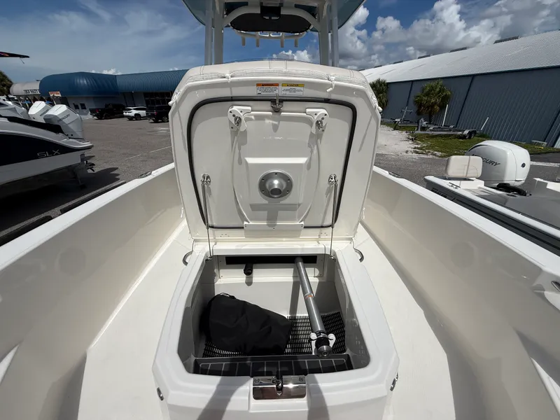 Slide: The Image of Boston Whaler 220 Dauntless 2027 - 9