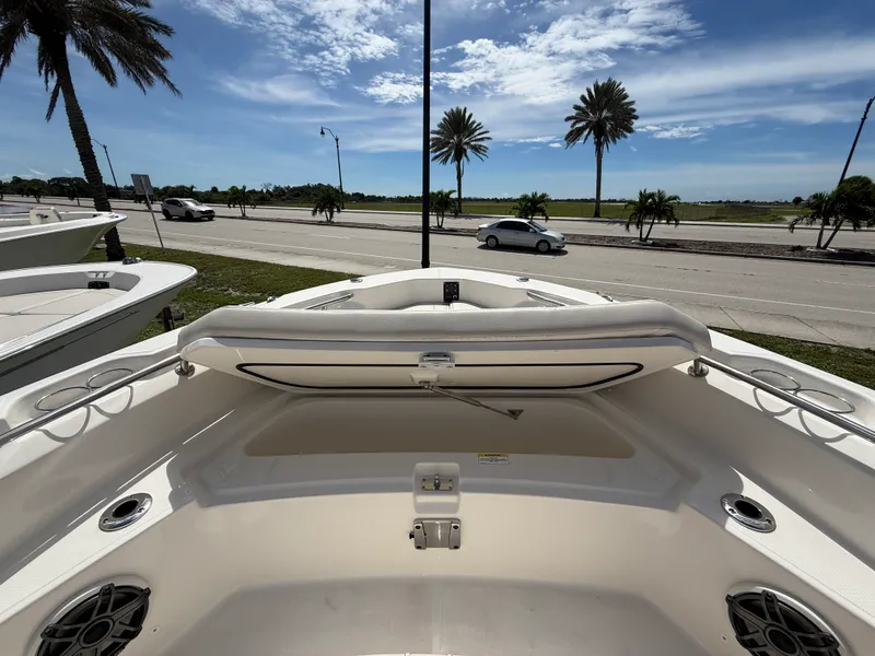 Slide: The Image of Boston Whaler 220 Dauntless 2027 - 7