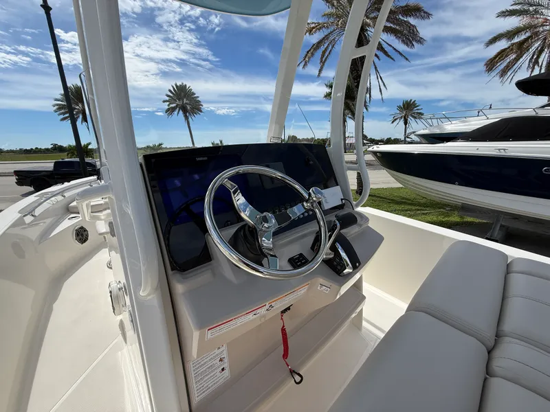 Slide: The Image of Boston Whaler 220 Dauntless 2027 - 13