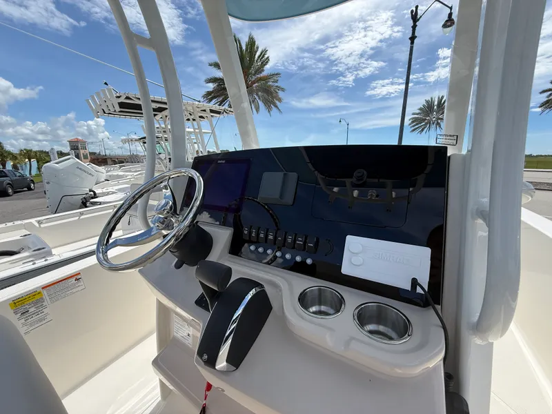 Slide: The Image of Boston Whaler 220 Dauntless 2027 - 14