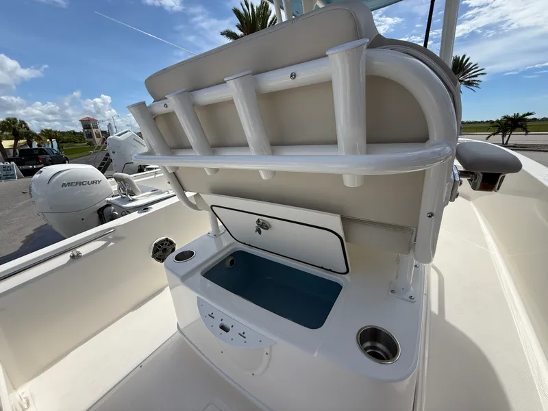 Slide: The Image of Boston Whaler 220 Dauntless 2027 - 17