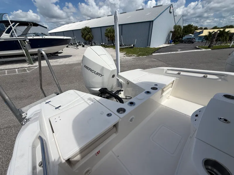 Slide: The Image of Boston Whaler 220 Dauntless 2027 - 19