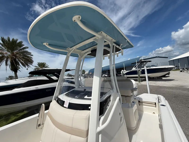 Slide: The Image of Boston Whaler 220 Dauntless 2027 - 10