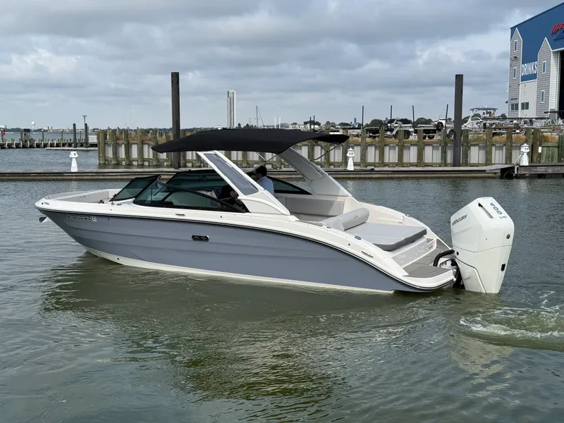 Slide: The Image of Sea Ray 270 SDX OB 2025 - 11