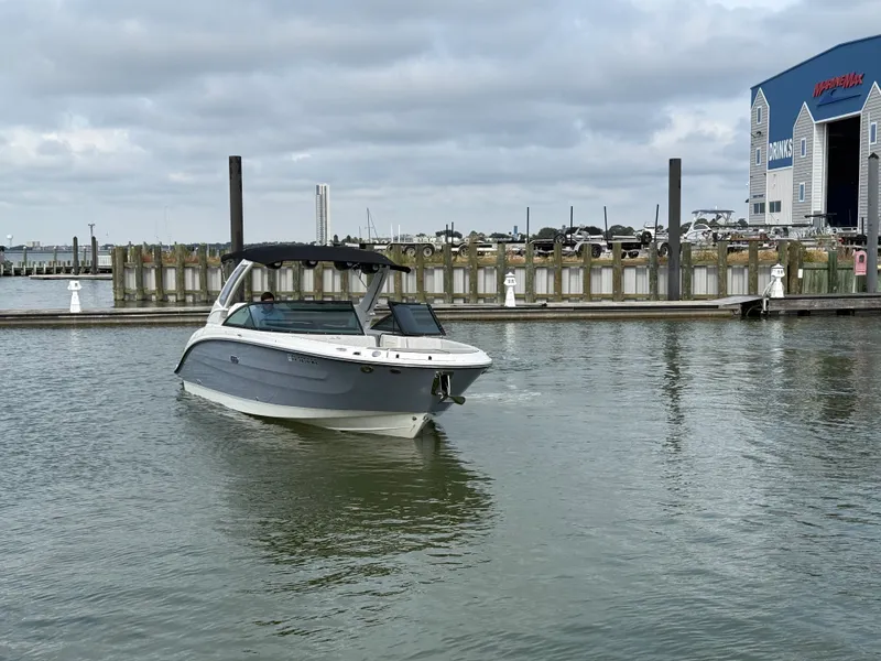 Slide: The Image of Sea Ray 270 SDX OB 2025 - 2