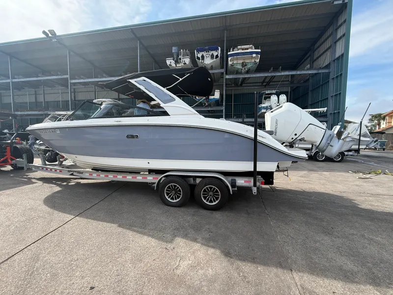 Slide: The Image of Sea Ray 270 SDX OB 2025 - 1