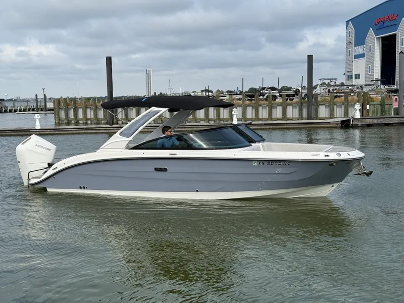 Slide: The Image of Sea Ray 270 SDX OB 2025 - 7