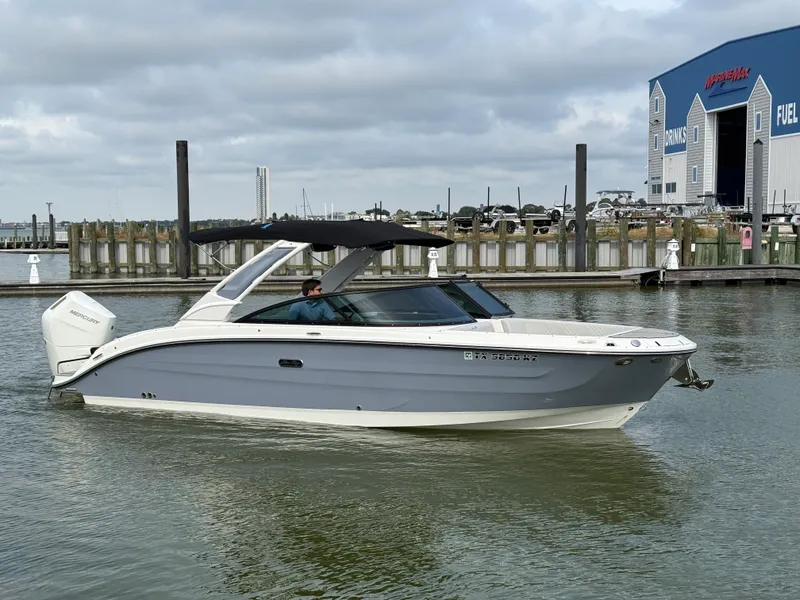 Slide: The Image of Sea Ray 270 SDX OB 2025 - 6