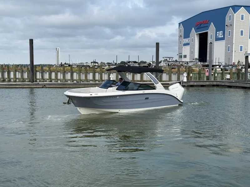 Slide: The Image of Sea Ray 270 SDX OB 2025 - 14