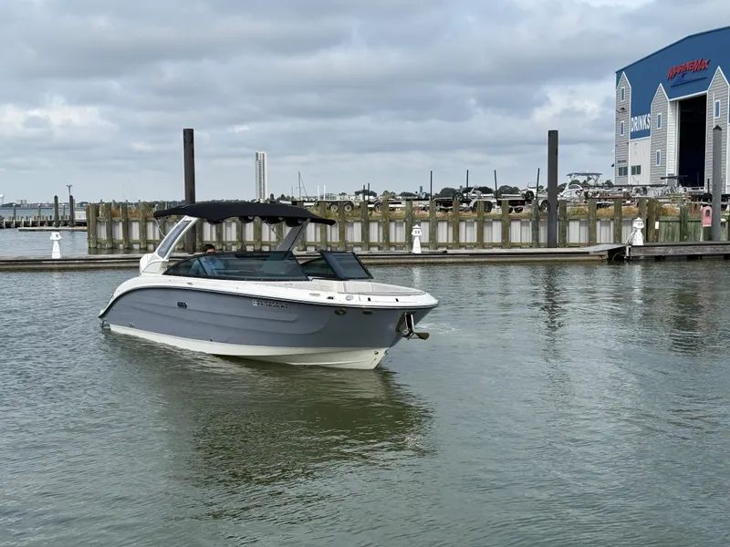 Slide: The Image of Sea Ray 270 SDX OB 2025 - 3