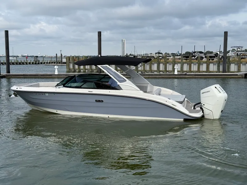 Slide: The Image of Sea Ray 270 SDX OB 2025 - 12