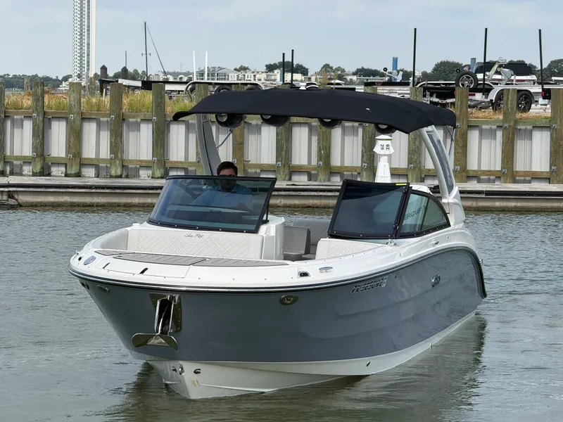 Slide: The Image of Sea Ray 270 SDX OB 2025 - 15