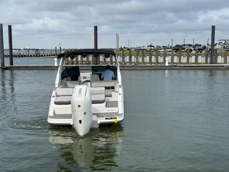 Slide: The Image of Sea Ray 270 SDX OB 2025 - 8