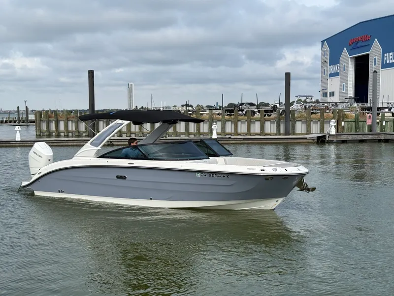 Slide: The Image of Sea Ray 270 SDX OB 2025 - 5