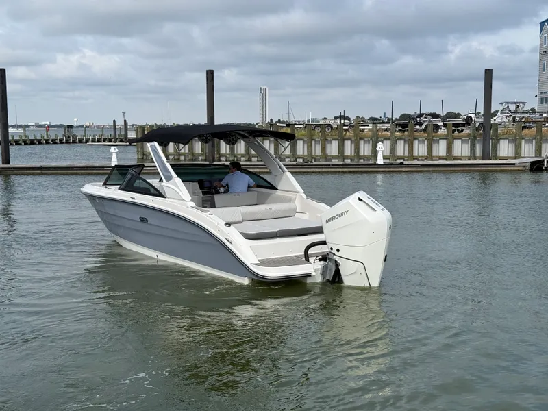 Slide: The Image of Sea Ray 270 SDX OB 2025 - 9