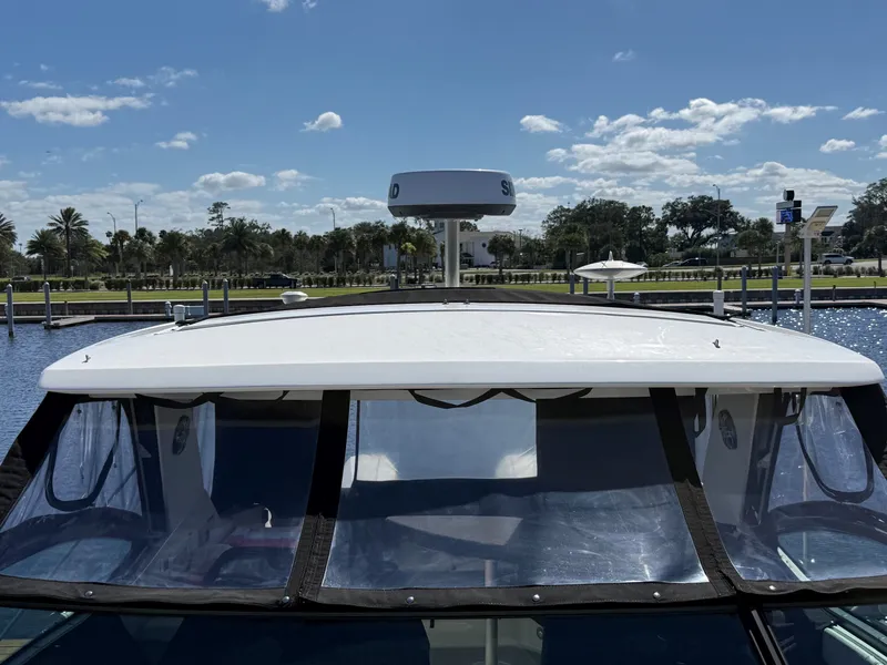 Slide: The Image of Sea Ray 320 SUNDANCER OB 2024 - 39
