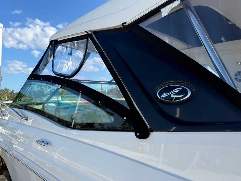 Slide: The Image of Sea Ray 320 SUNDANCER OB 2024 - 5
