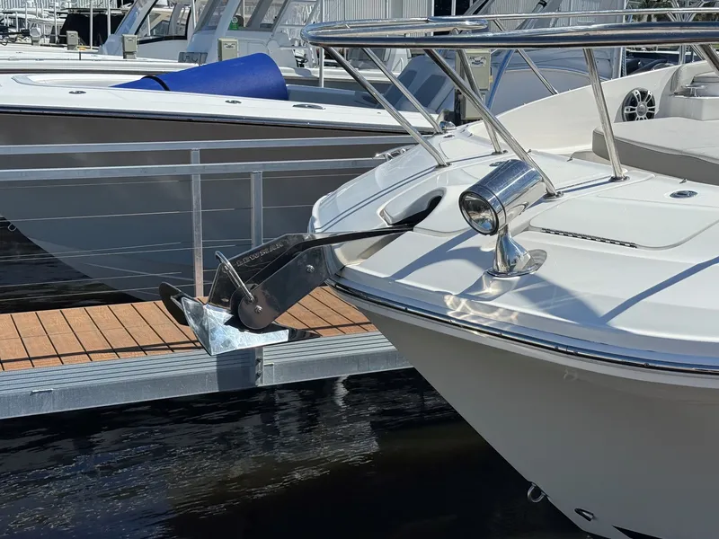Slide: The Image of Sea Ray 320 SUNDANCER OB 2024 - 10