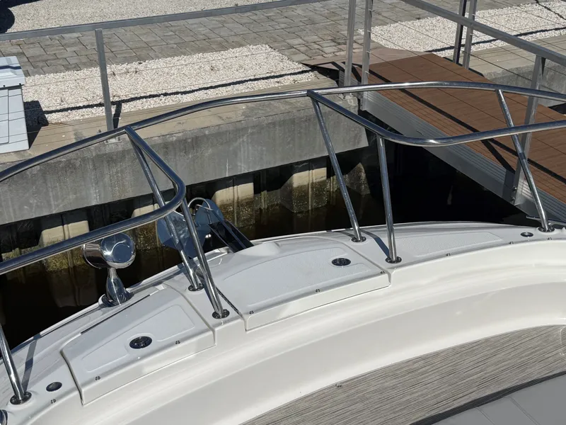 Slide: The Image of Sea Ray 320 SUNDANCER OB 2024 - 11