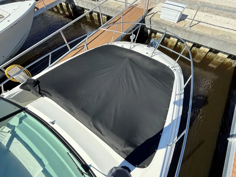 Slide: The Image of Sea Ray 320 SUNDANCER OB 2024 - 40