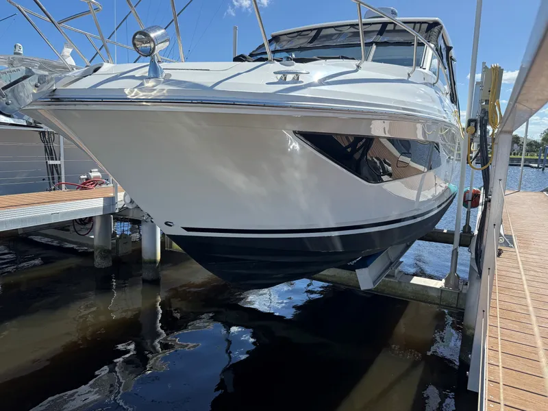 Slide: The Image of Sea Ray 320 SUNDANCER OB 2024 - 3