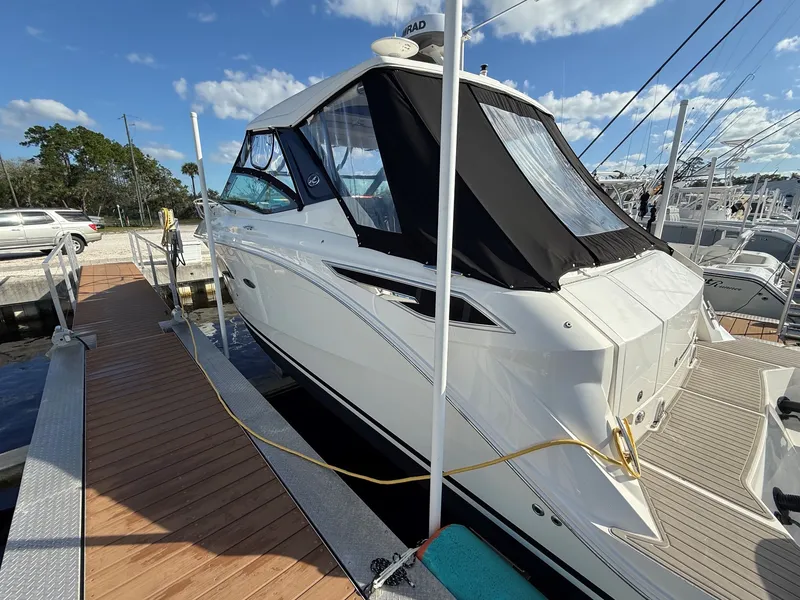Slide: The Image of Sea Ray 320 SUNDANCER OB 2024 - 2