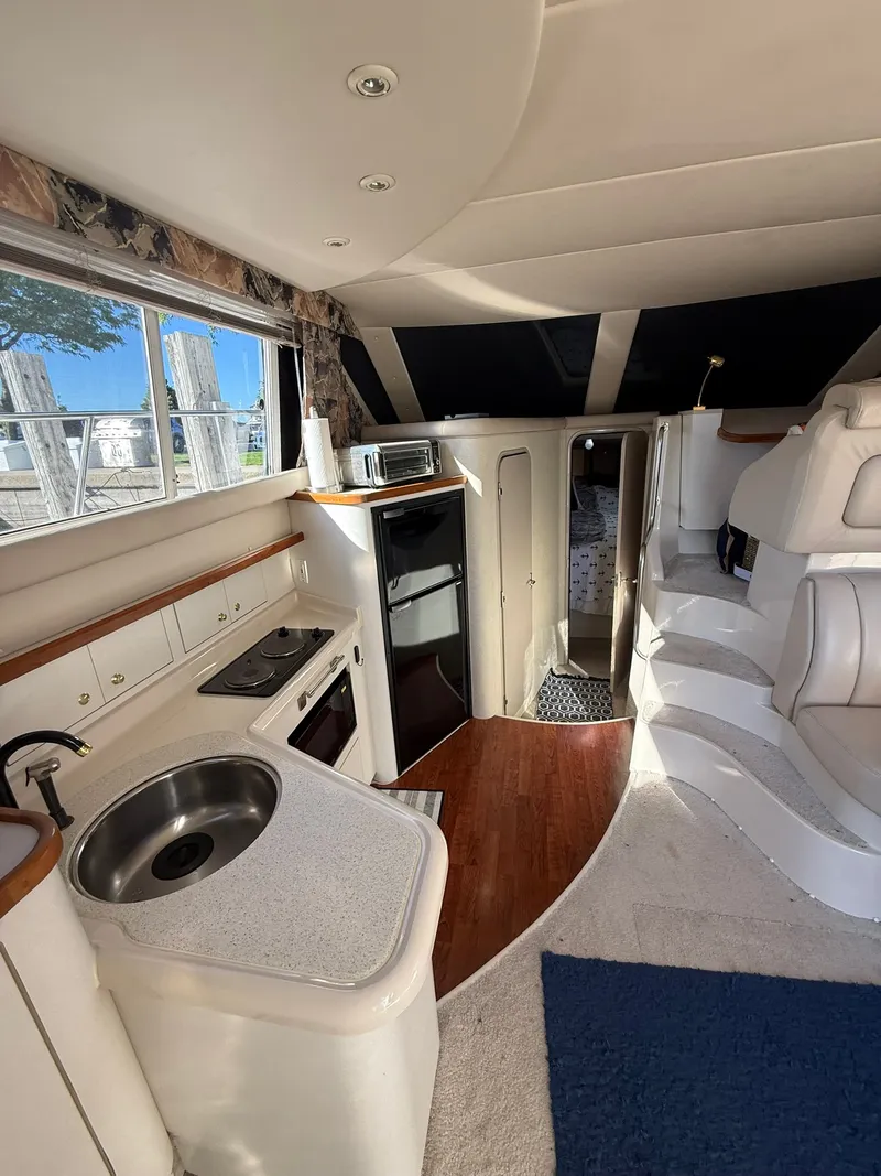 Slide: The Image of Cruisers 3585 FLYBRIDGE 1998 - 7
