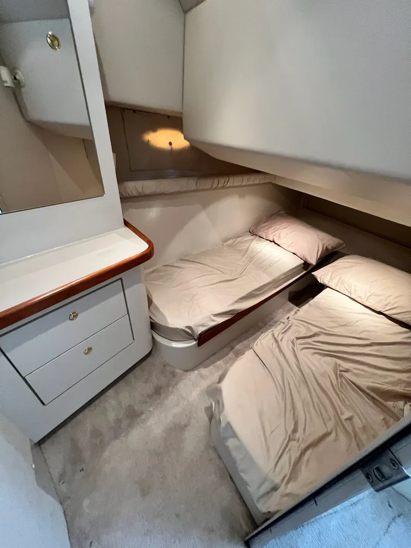 Slide: The Image of Cruisers 3585 FLYBRIDGE 1998 - 30