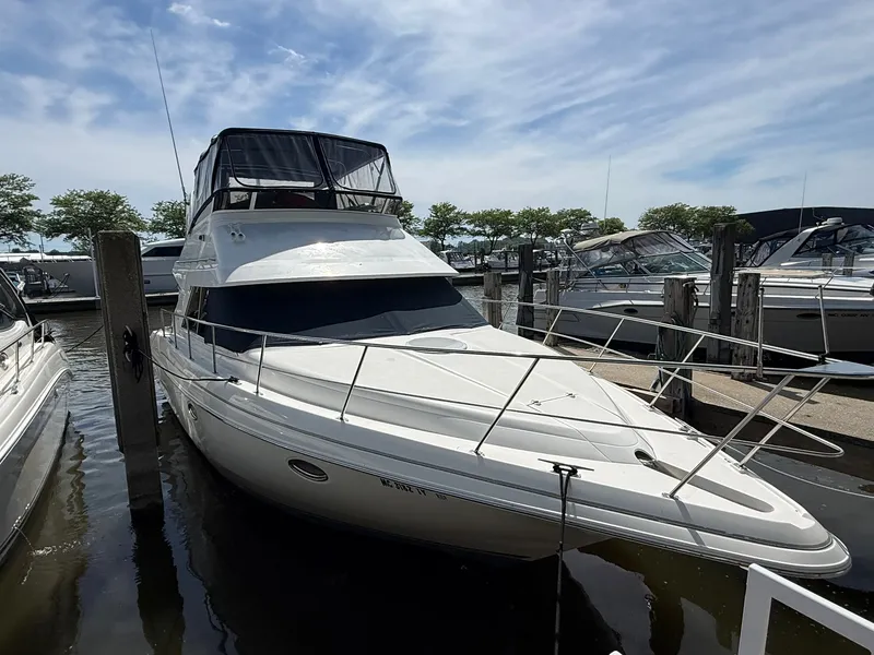 Slide: The Image of Cruisers 3585 FLYBRIDGE 1998 - 3