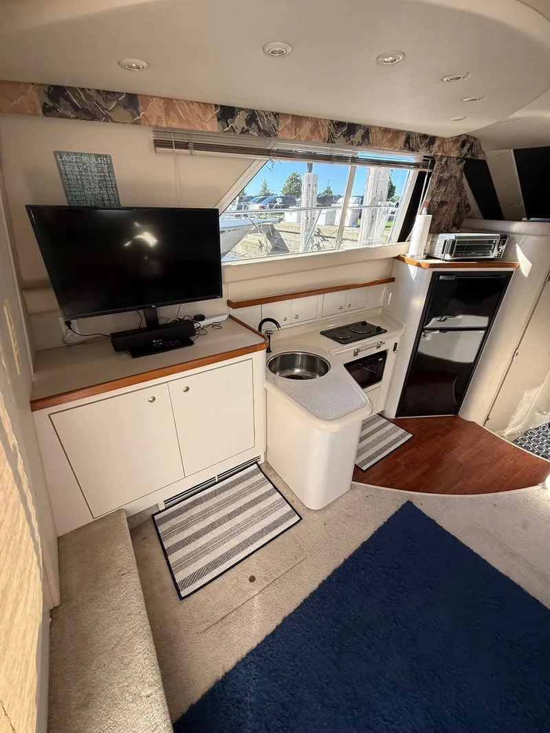 Slide: The Image of Cruisers 3585 FLYBRIDGE 1998 - 9