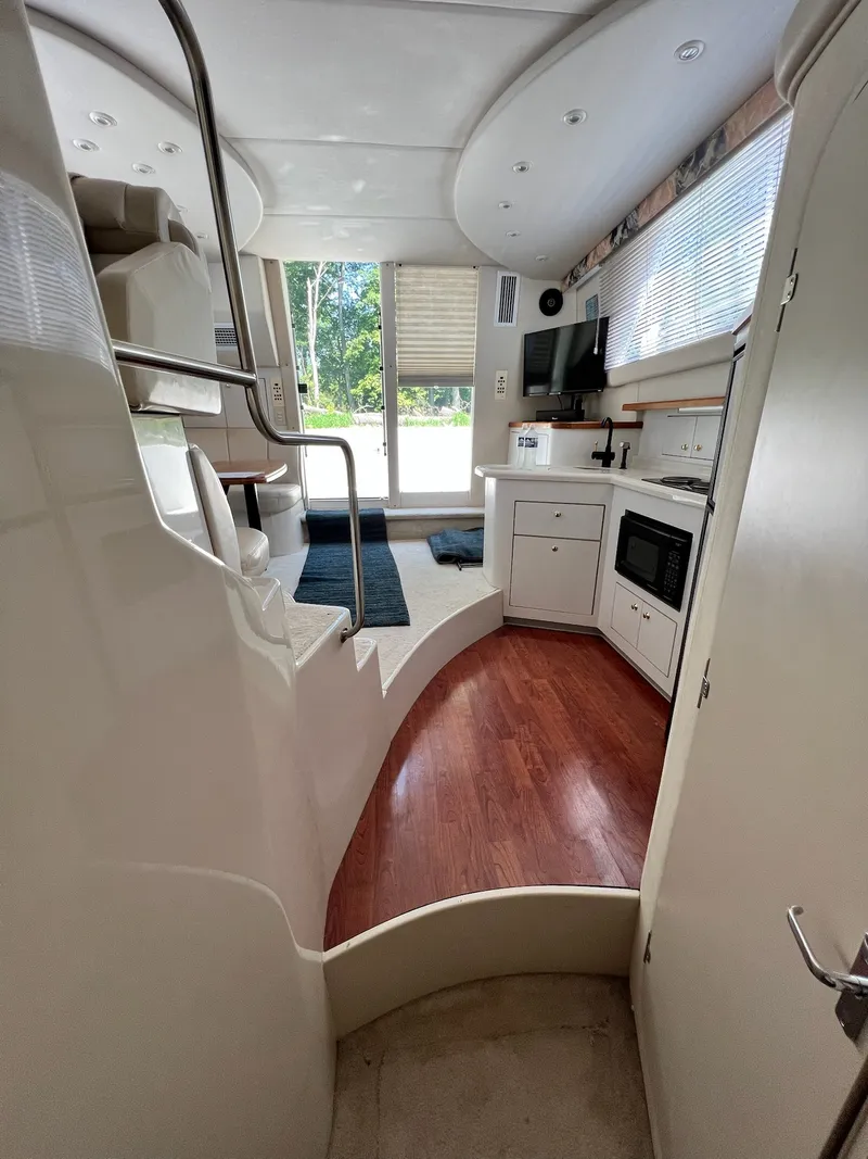 Slide: The Image of Cruisers 3585 FLYBRIDGE 1998 - 26