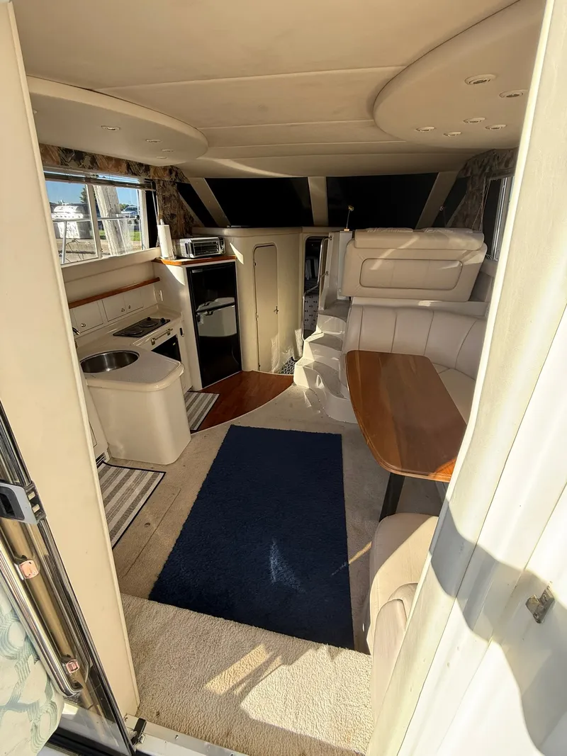 Slide: The Image of Cruisers 3585 FLYBRIDGE 1998 - 10