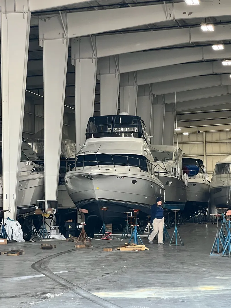 Slide: The Image of Cruisers 3585 FLYBRIDGE 1998 - 17