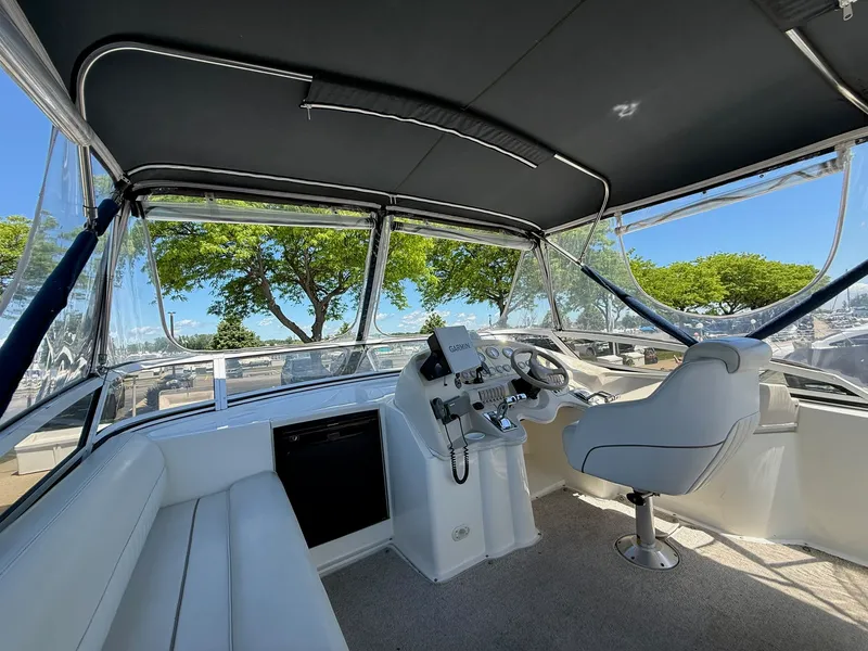 Slide: The Image of Cruisers 3585 FLYBRIDGE 1998 - 12
