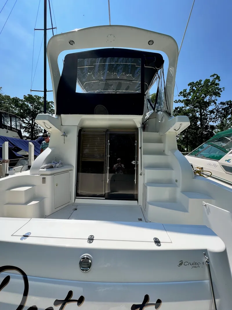Slide: The Image of Cruisers 3585 FLYBRIDGE 1998 - 27