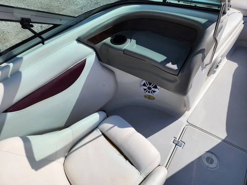 Slide: The Image of Crownline Boats 205 BR 2001 - 11
