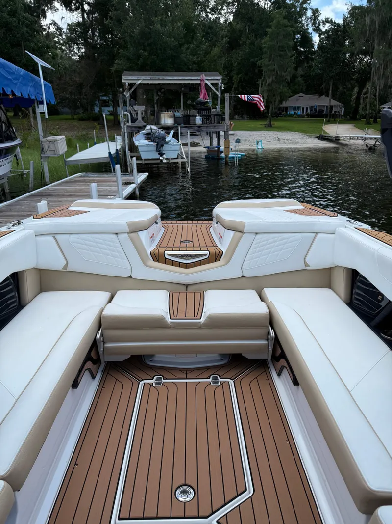 Slide: The Image of Nautique G25 2022 - 23