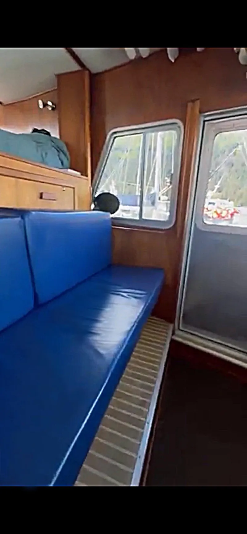 Slide: The Image of Peregrine 62 Custom 2003 - 10