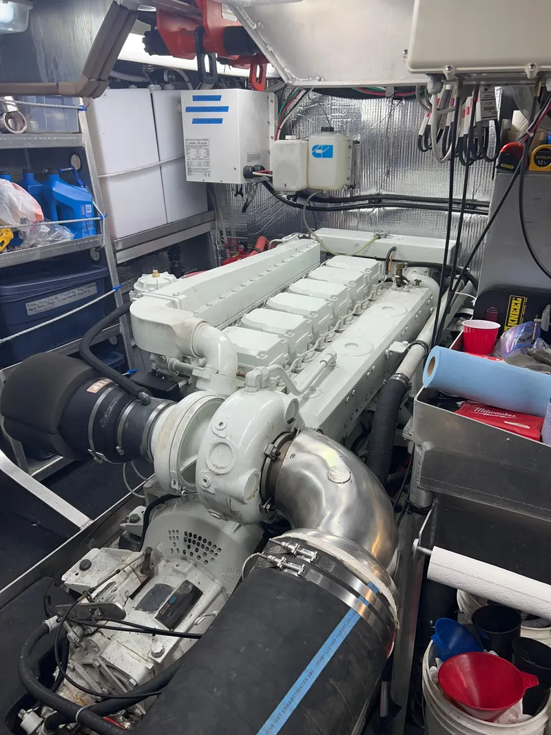 Slide: The Image of Peregrine 62 Custom 2003 - 23