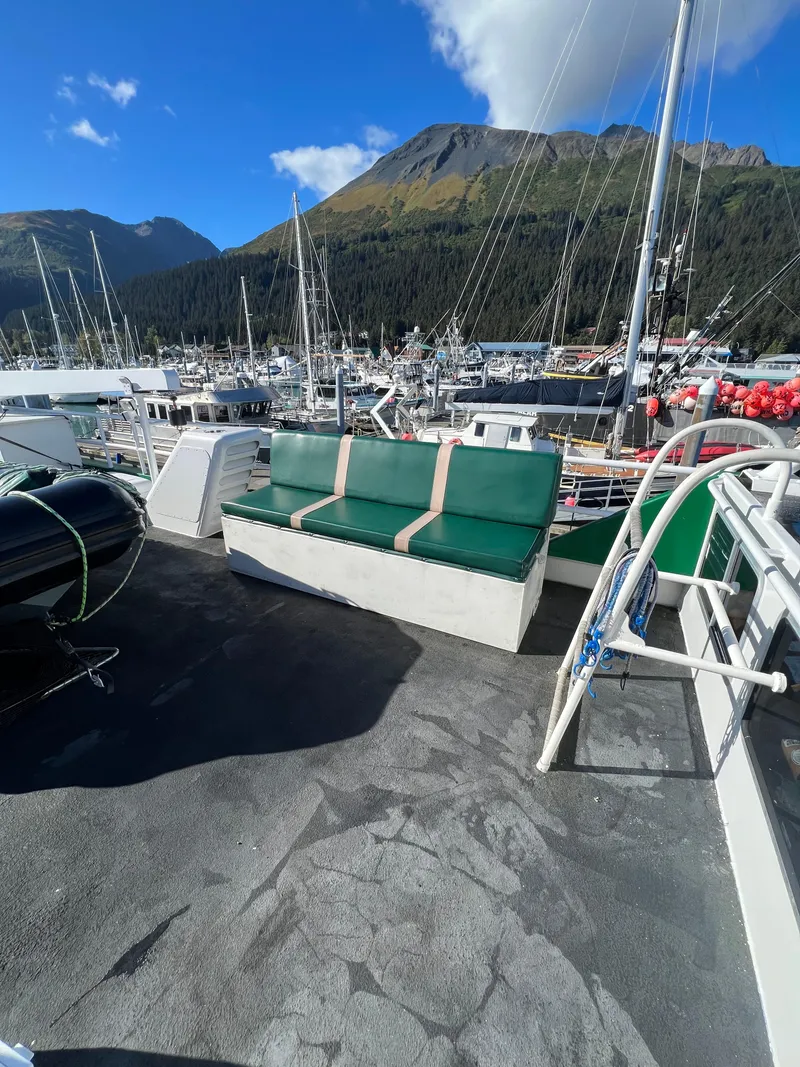 Slide: The Image of Peregrine 62 Custom 2003 - 25