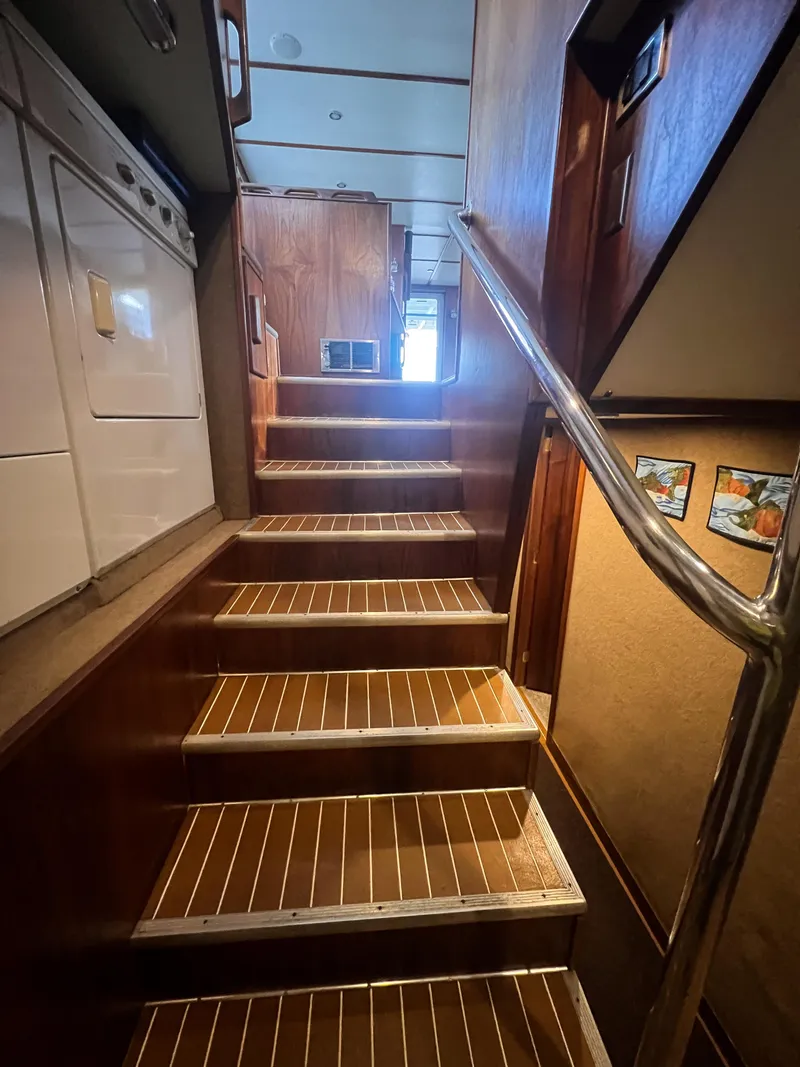 Slide: The Image of Peregrine 62 Custom 2003 - 32