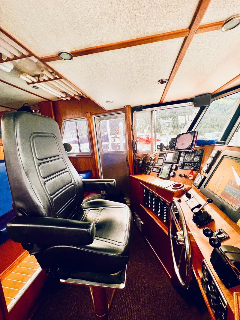 Slide: The Image of Peregrine 62 Custom 2003 - 9
