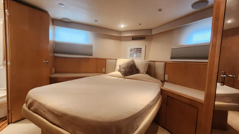 Slide: The Image of Hatteras 52 Cockpit Motor Yacht 1997 - 14