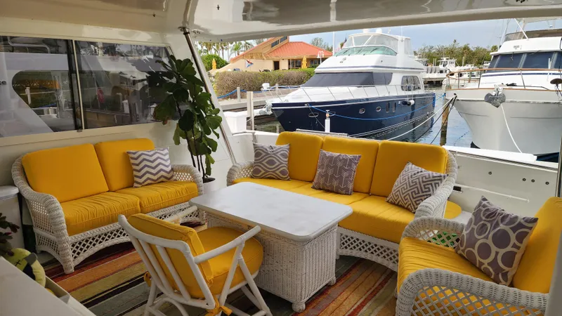 Slide: The Image of Hatteras 52 Cockpit Motor Yacht 1997 - 31
