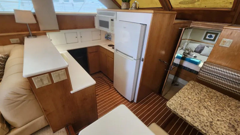 Slide: The Image of Hatteras 52 Cockpit Motor Yacht 1997 - 7