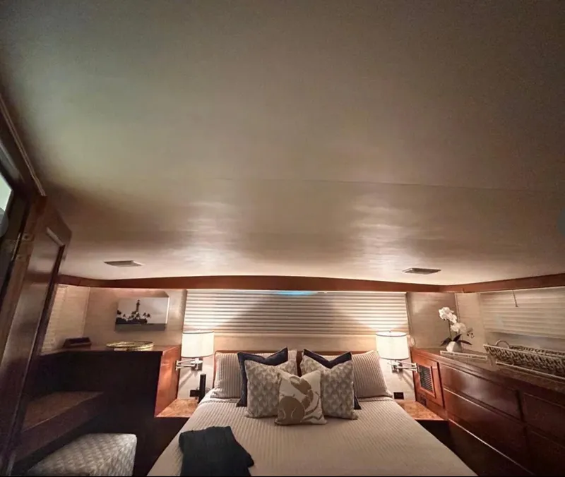 Slide: The Image of Hatteras 67 Cockpit Motor Yacht 1989 - 18