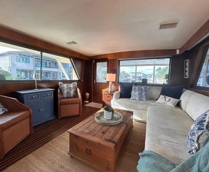 Slide: The Image of Hatteras 67 Cockpit Motor Yacht 1989 - 24
