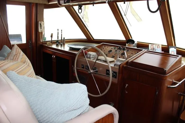 Slide: The Image of Hatteras 58 Motor Yacht 1985 - 11