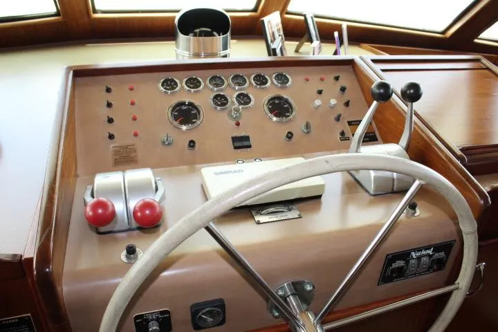 Slide: The Image of Hatteras 58 Motor Yacht 1985 - 14