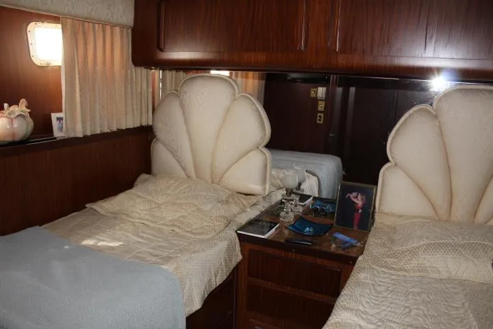 Slide: The Image of Hatteras 58 Motor Yacht 1985 - 16